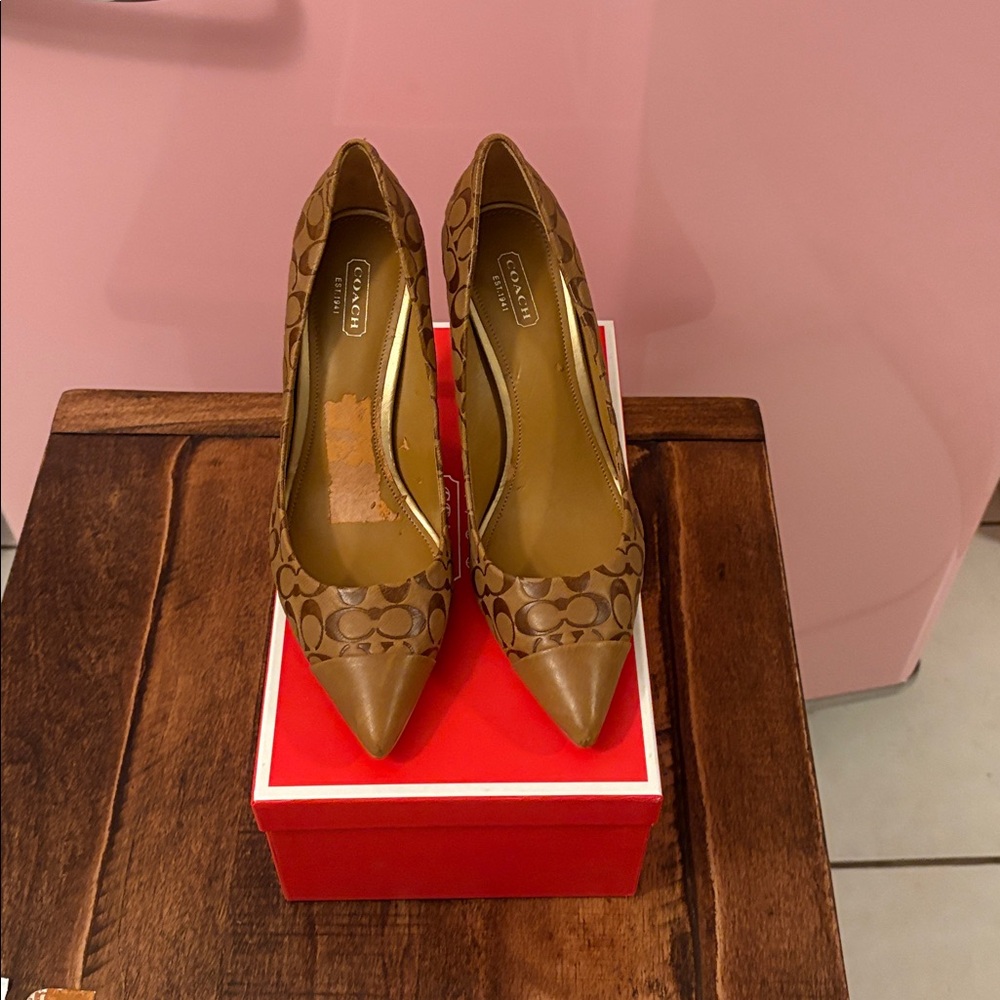 Coach Luca pointy heels New but imperfect. Read 9.5 free with any bundle